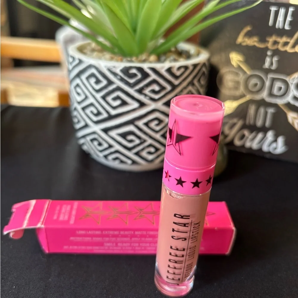 053. Jeffree Star Velour Liquid Lipstick - Christmas Cookie. NIB!